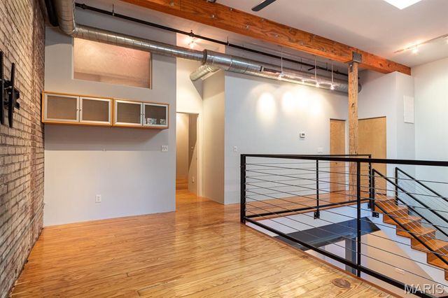 2401 S 12th 203, St Louis, MO 63104