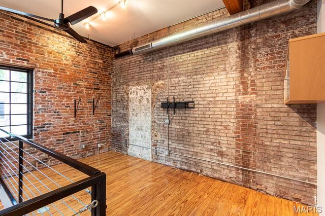 2401 S 12th 203, St Louis, MO 63104