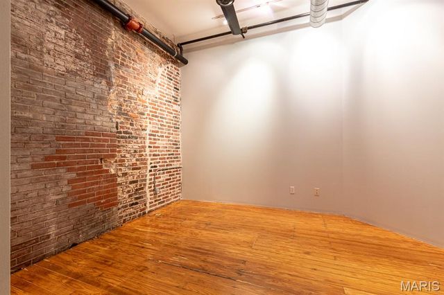 2401 S 12th 203, St Louis, MO 63104