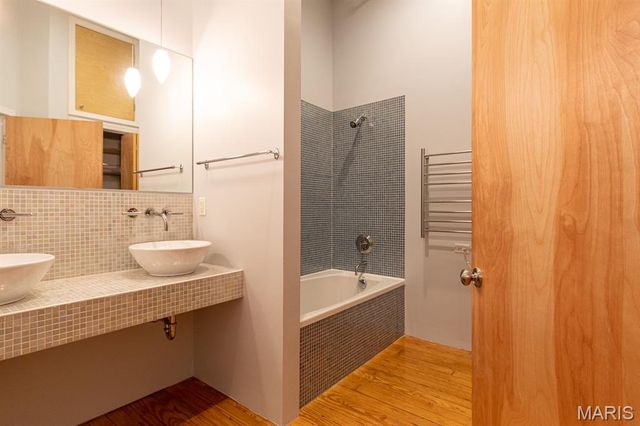 2401 S 12th 203, St Louis, MO 63104