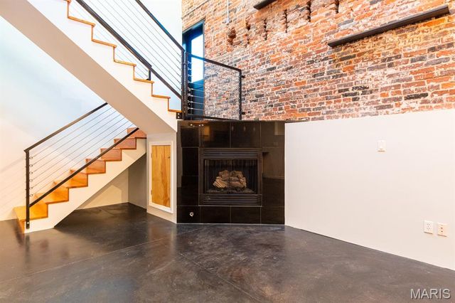 2401 S 12th 203, St Louis, MO 63104