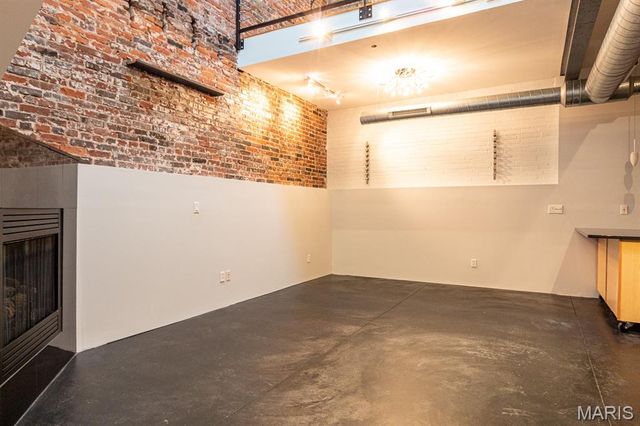 2401 S 12th 203, St Louis, MO 63104