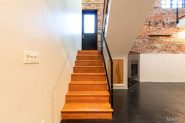 2401 S 12th 203, St Louis, MO 63104