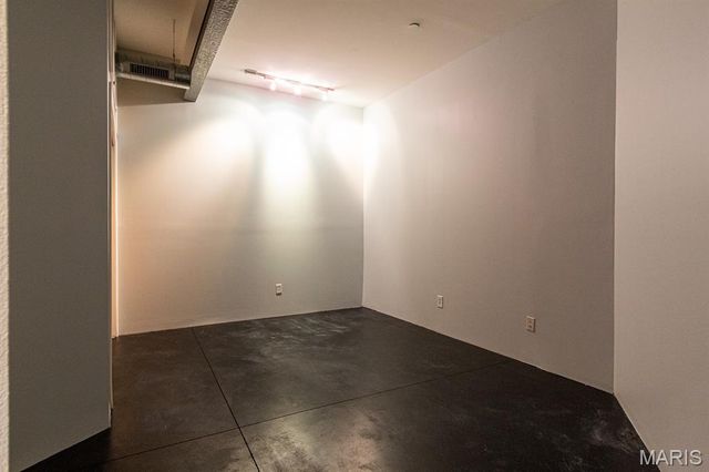 2401 S 12th 203, St Louis, MO 63104