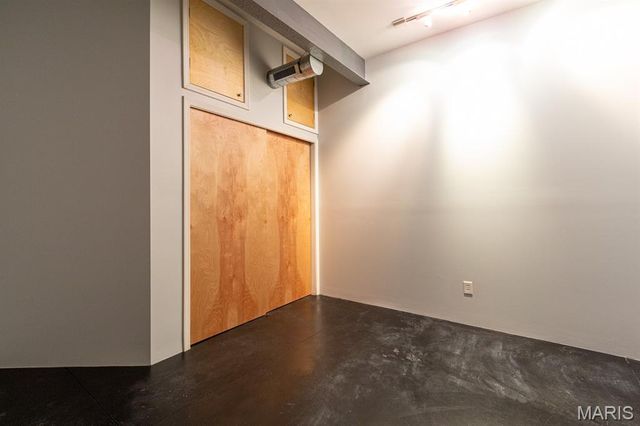 2401 S 12th 203, St Louis, MO 63104