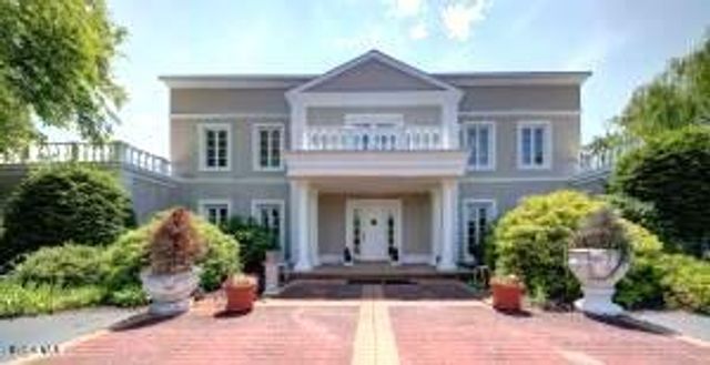 8 Sage Estates, Menands, NY 12204