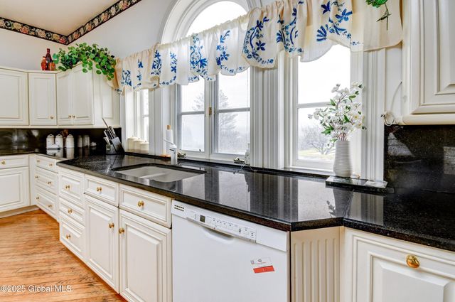 8 Sage Estates, Menands, NY 12204