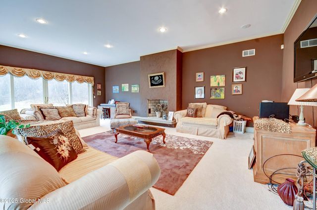 8 Sage Estates, Menands, NY 12204