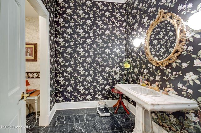 8 Sage Estates, Menands, NY 12204