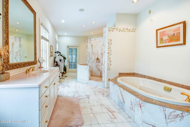 8 Sage Estates, Menands, NY 12204