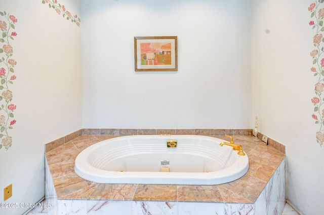 8 Sage Estates, Menands, NY 12204