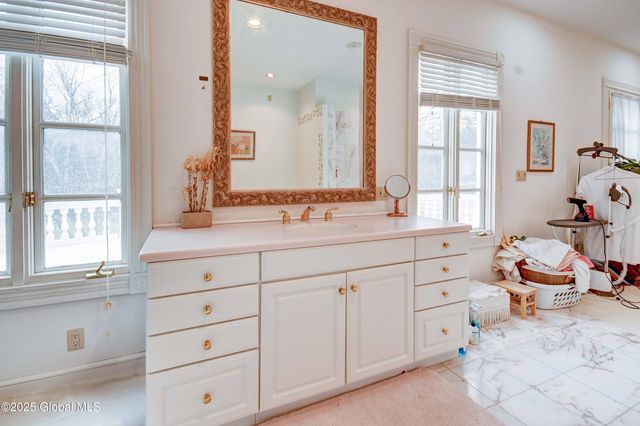 8 Sage Estates, Menands, NY 12204