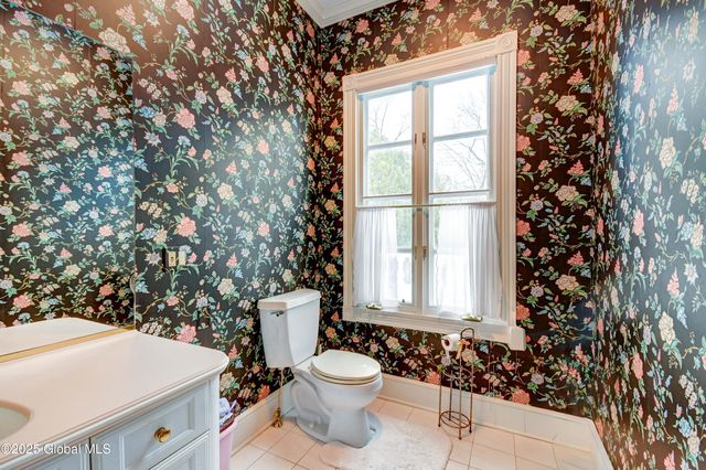 8 Sage Estates, Menands, NY 12204