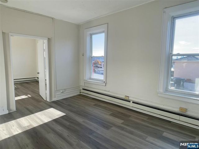 10 Hilliard Avenue 4, Edgewater, NJ 07020