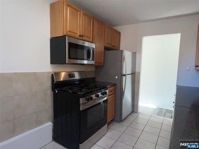 10 Hilliard Avenue 4, Edgewater, NJ 07020