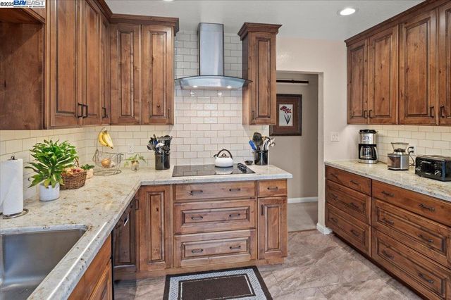 4255 Circle Ave, Castro Valley, CA 94546
