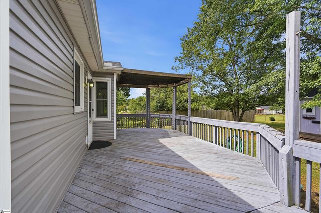 303 Jamie Court, Boiling Springs, SC 29316