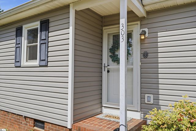 303 Jamie Court, Boiling Springs, SC 29316
