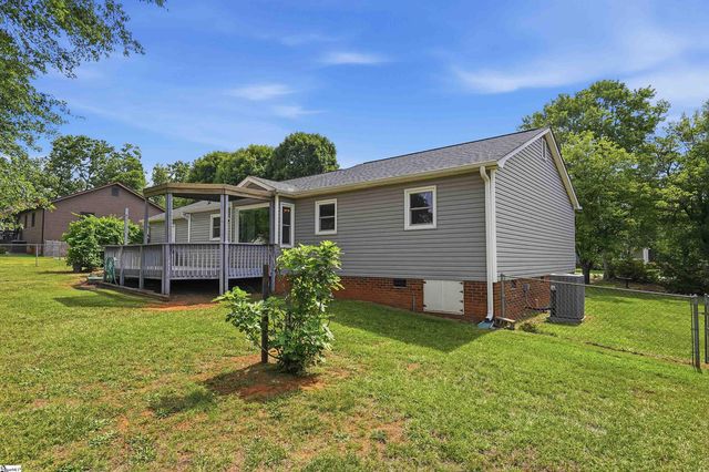 303 Jamie Court, Boiling Springs, SC 29316