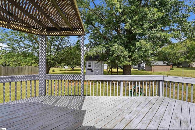 303 Jamie Court, Boiling Springs, SC 29316