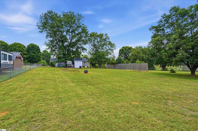 303 Jamie Court, Boiling Springs, SC 29316