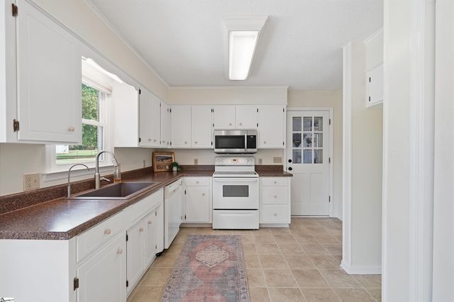 303 Jamie Court, Boiling Springs, SC 29316