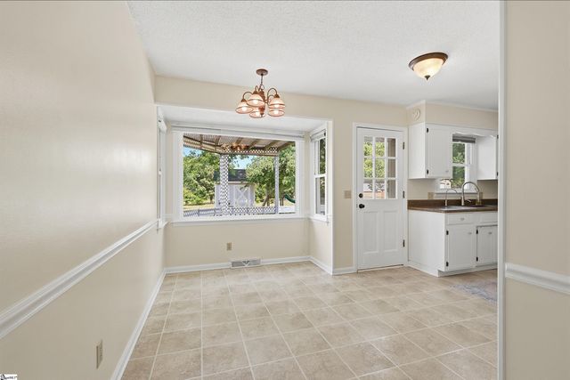 303 Jamie Court, Boiling Springs, SC 29316
