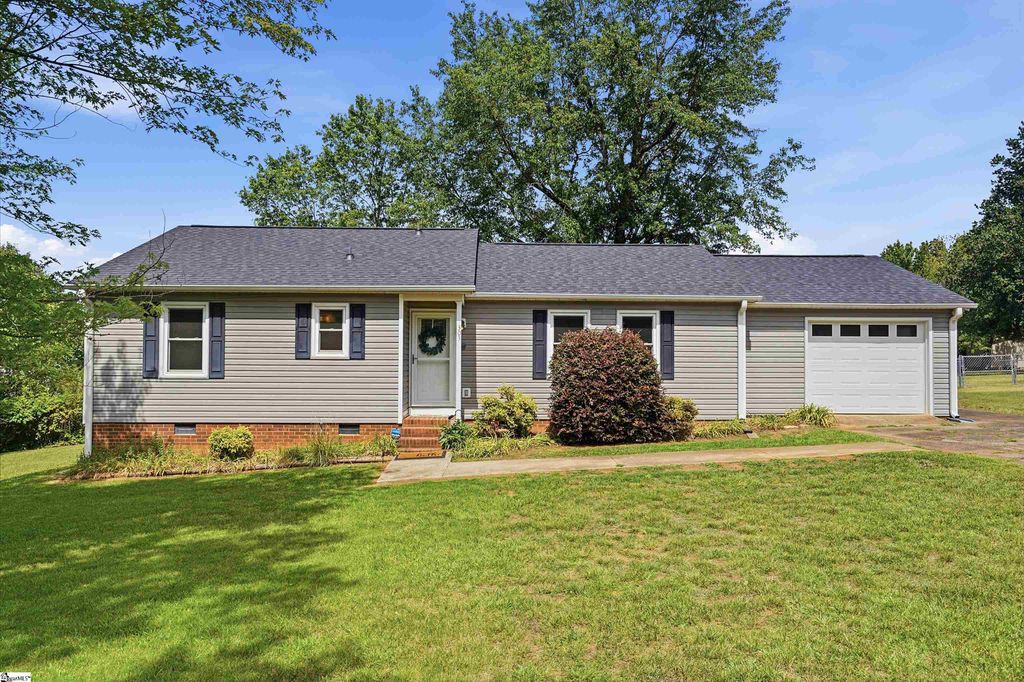 303 Jamie Court, Boiling Springs, SC 29316