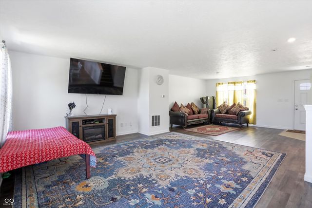 127 Dietz Drive, Greenwood, IN 46143