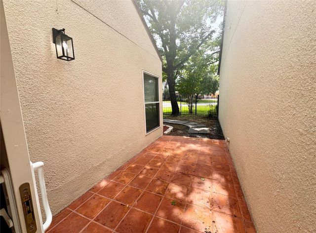 20313 Sunny Shores Drive B, Humble, TX 77346