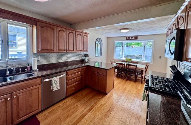 12 Palmer Ave, Saugus, MA 01906