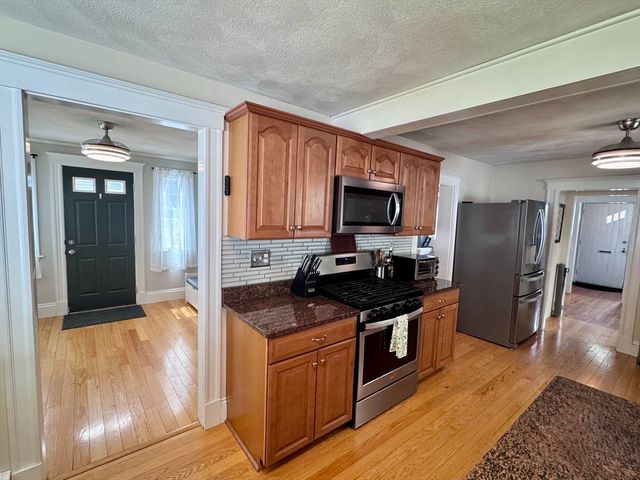 12 Palmer Ave, Saugus, MA 01906