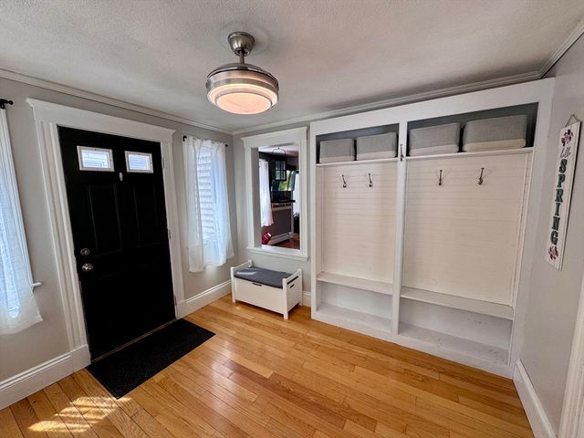 12 Palmer Ave, Saugus, MA 01906