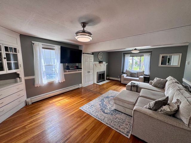 12 Palmer Ave, Saugus, MA 01906