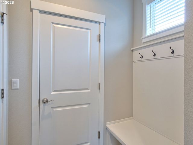 3686 Ne PIONEER St, Camas, WA 98607