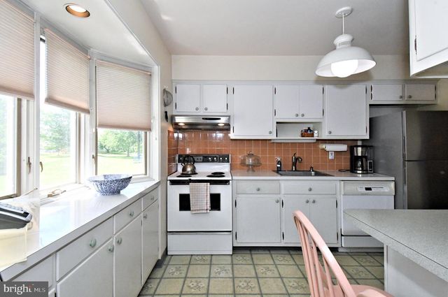 1002 TELEGRAPH RD, Perkasie, PA 18944