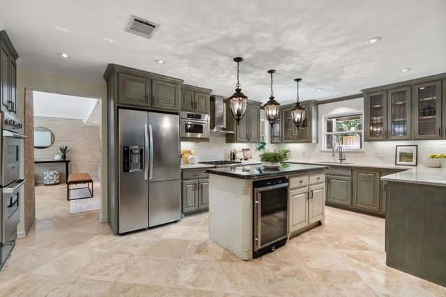 10034 Meadow Lake Lane, Houston, TX 77042