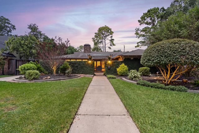 10034 Meadow Lake Lane, Houston, TX 77042