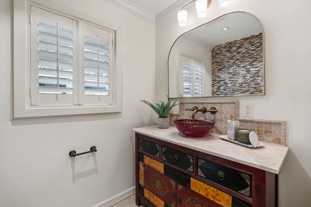 10034 Meadow Lake Lane, Houston, TX 77042