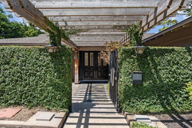 10034 Meadow Lake Lane, Houston, TX 77042