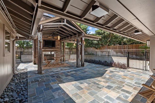 10034 Meadow Lake Lane, Houston, TX 77042