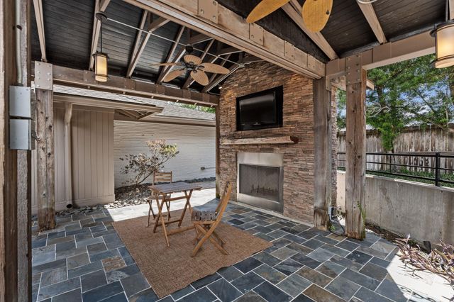 10034 Meadow Lake Lane, Houston, TX 77042