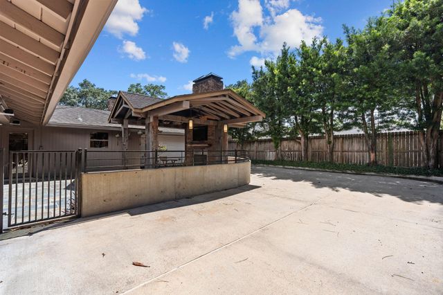 10034 Meadow Lake Lane, Houston, TX 77042