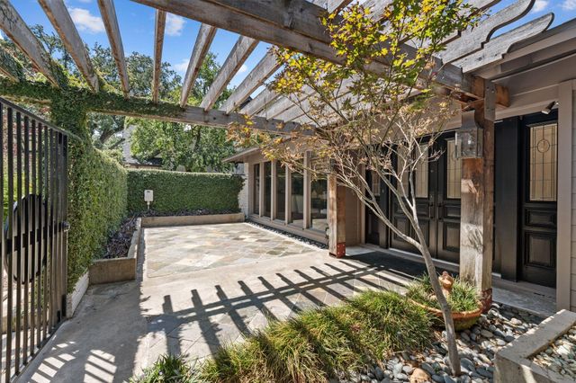 10034 Meadow Lake Lane, Houston, TX 77042