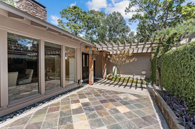10034 Meadow Lake Lane, Houston, TX 77042