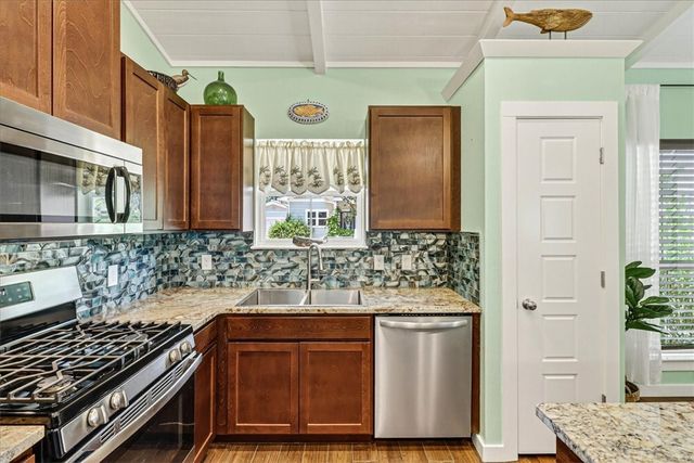 53 Old Cottage Beach, Rockport, TX 78382