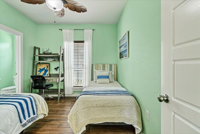 53 Old Cottage Beach, Rockport, TX 78382