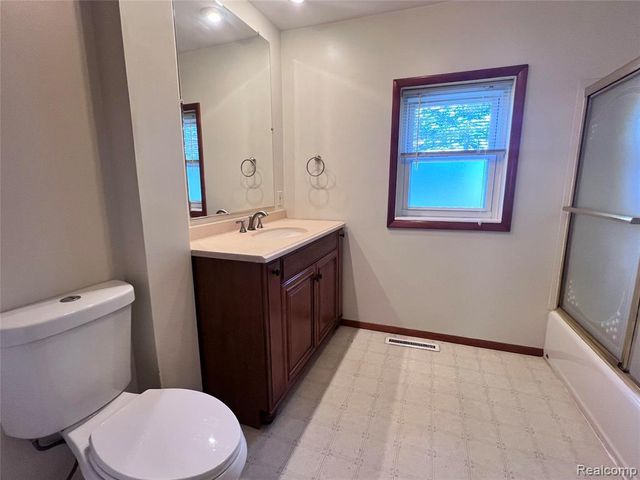 5505 Sunwood Drive, Waterford, MI 48329