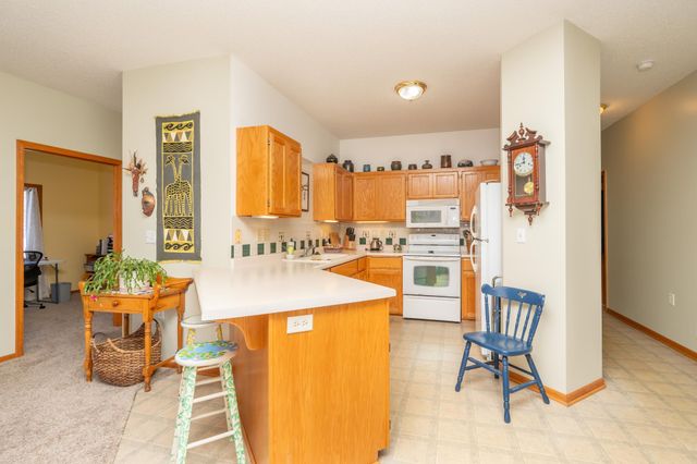 1242 Crystal Place E, Chaska, MN 55318