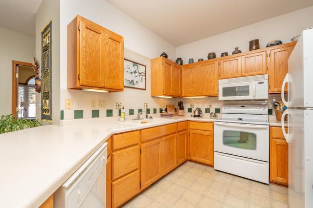 1242 Crystal Place E, Chaska, MN 55318